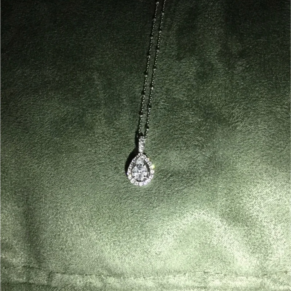 Diamond Teardrop Pendant with Chain, White Gold, .65 carats, stunning! - Picture 2 of 16